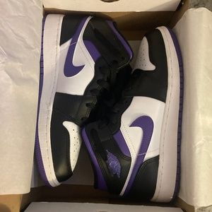 NEW BIG KIDS' JORDAN 1 MID, Black/White/Dark Iris, 6 YOUTH